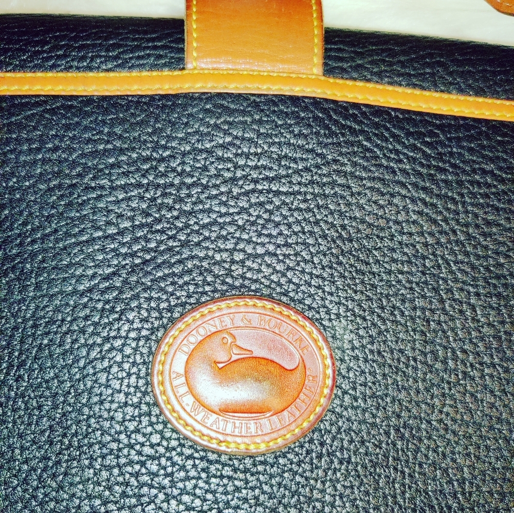 Authentic Dooney & Bourke purse - Picture 7 of 12